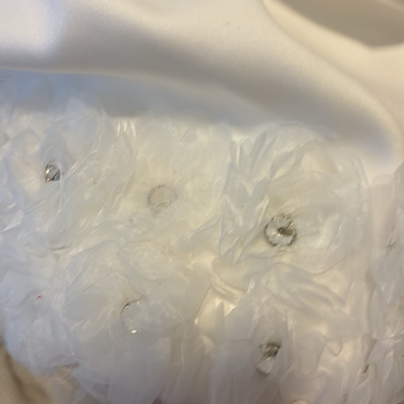 Strapless satin flower appliqué dress - Picture 7 of 10